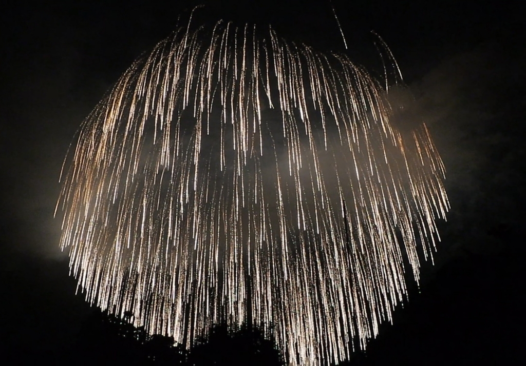 片貝まつりの花火（四尺玉）